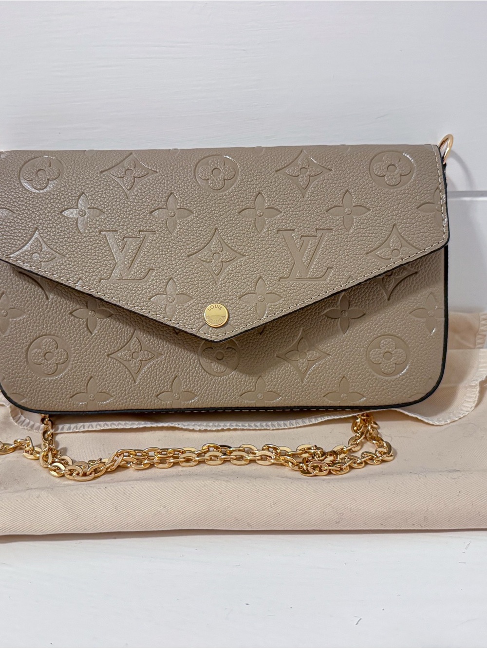 Cute monogram leather purse - Picture 2 of 8